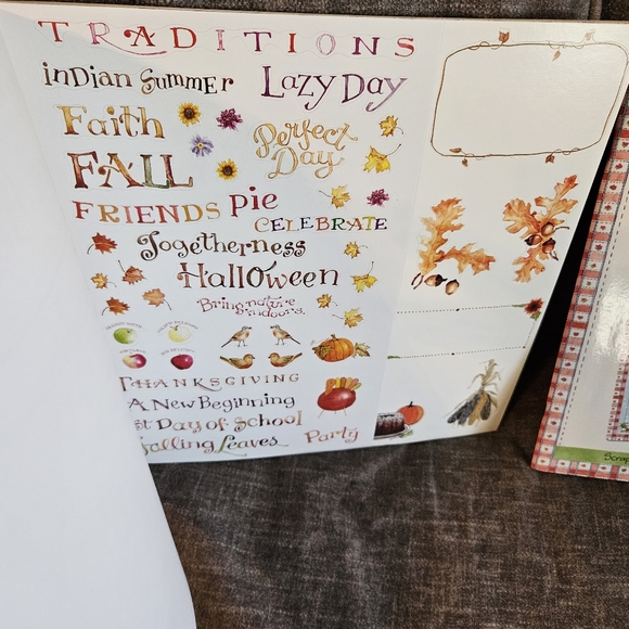 4 Seasonal Scrapbooks - Picture 5 of 11